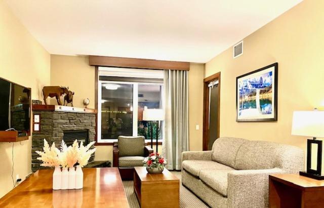 كانمور Falcon Crest Lodge 1 Bedroom Condo With Gym & Hot-Tubs & Mountain View المظهر الخارجي الصورة
