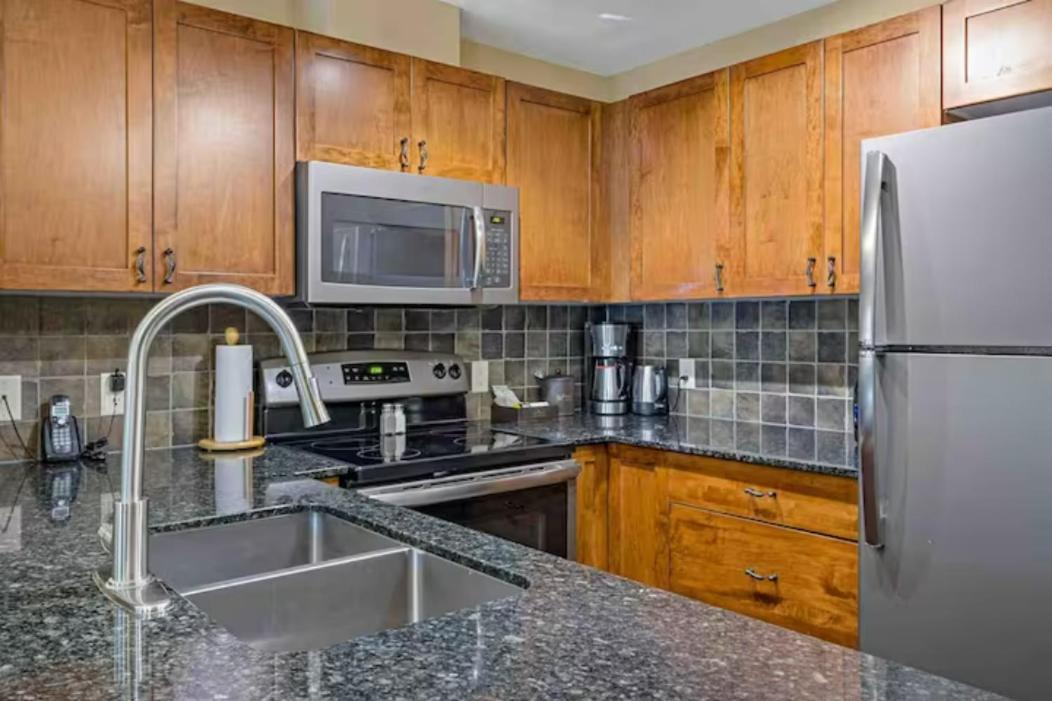 كانمور Falcon Crest Lodge 1 Bedroom Condo With Gym & Hot-Tubs & Mountain View المظهر الخارجي الصورة