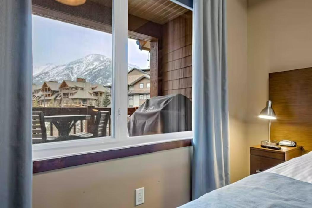 كانمور Falcon Crest Lodge 1 Bedroom Condo With Gym & Hot-Tubs & Mountain View المظهر الخارجي الصورة